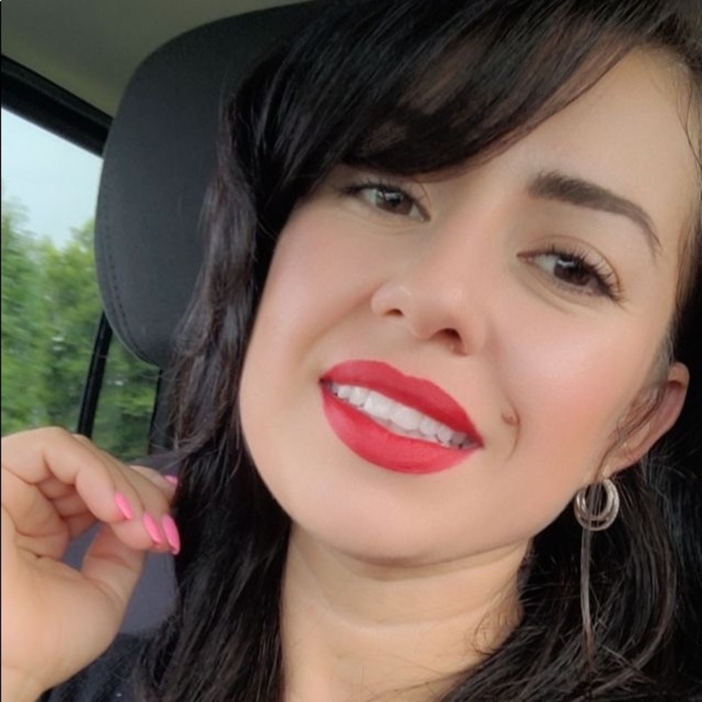Meet your Posher, Fabiola